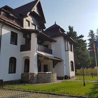 Гостевой дом Casa Trei Frati Буштени-0